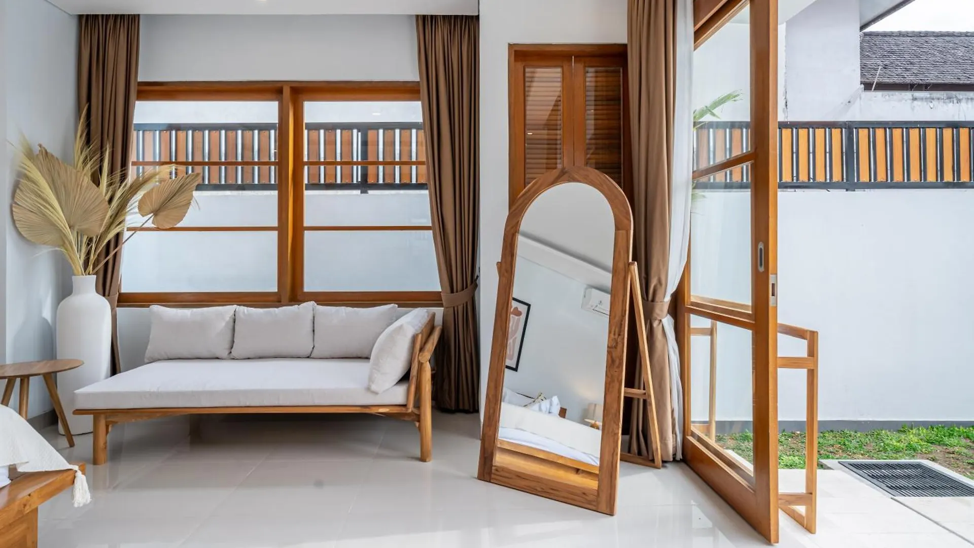 Special Offer! Elegant 2-Bedroom Villa With Large Pool In Canggu! Indonesia